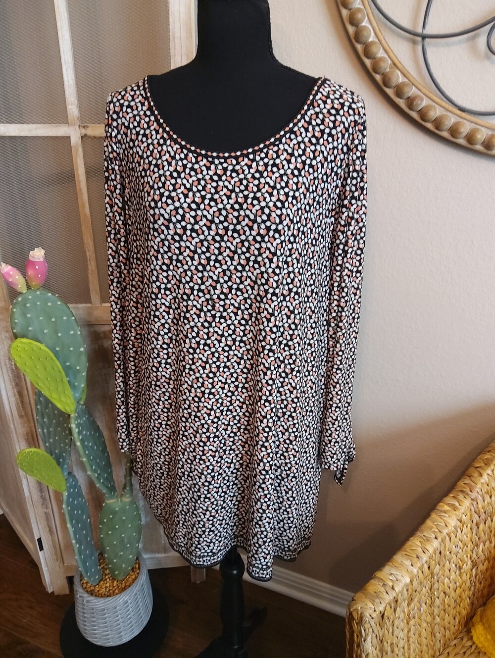Max Studio Black Long-Sleeve Printed Tunic Top